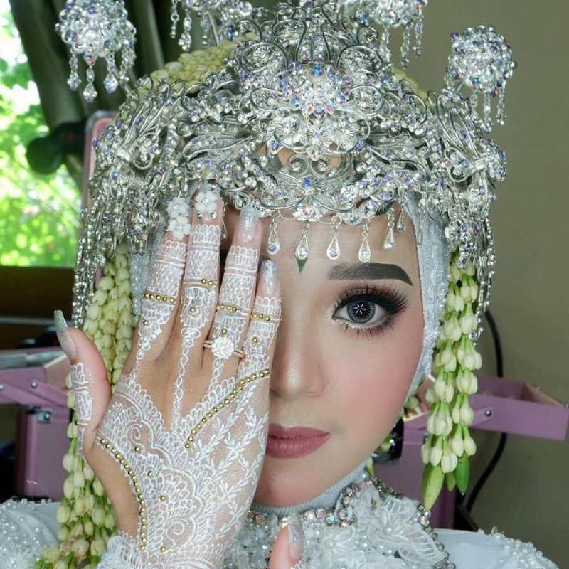 Make Up @mua_dewialiya  Henna @yumna_hena_bandung  