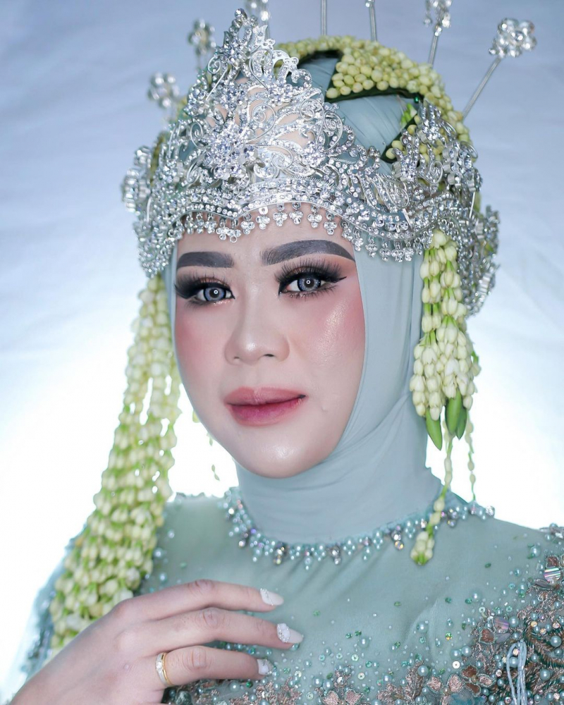 Makeup By Team @aniew_makeup ?
Pic @cantika_photovideo

More Info 