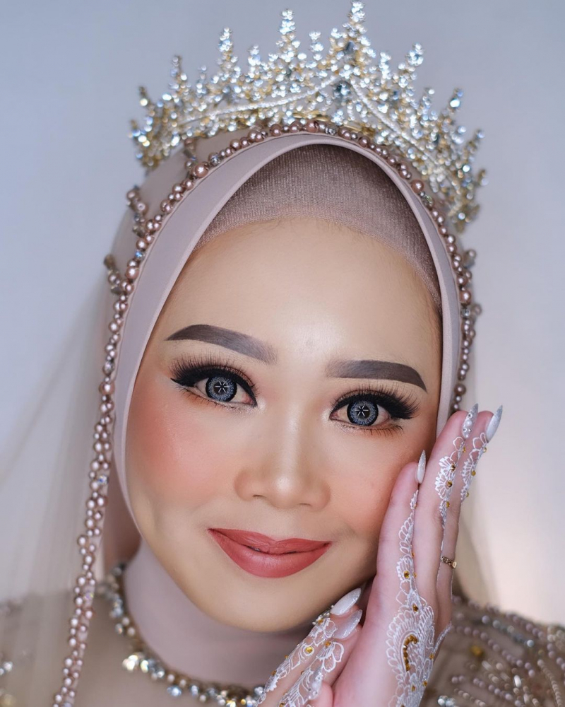 Today Reseption

Make Up By Owner @mua_dewialiya 
Attire 